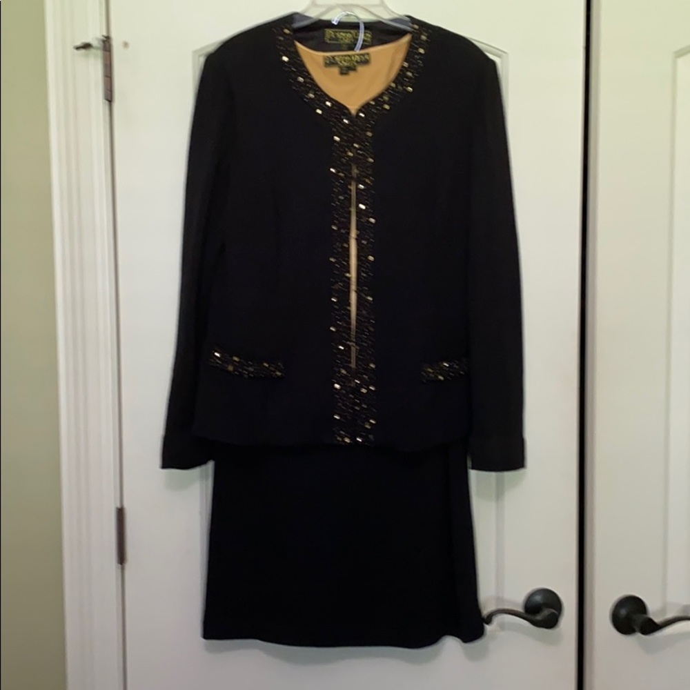 Donna Vinci Knit Suit &125